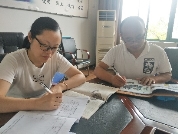图片包含 游戏机, 桌子, 电脑, 房间&#xA;&#xA;描述已自动生成