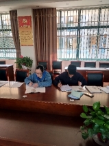 图片包含 桌子, 室内, 窗户, 活&#xA;&#xA;描述已自动生成