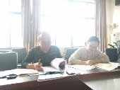 图片包含 窗户, 桌子, 室内, 人&#xA;&#xA;描述已自动生成