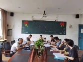 一群人在房间里&#xA;&#xA;描述已自动生成