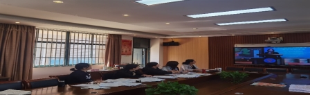 会议室里的人们&#xA;&#xA;描述已自动生成