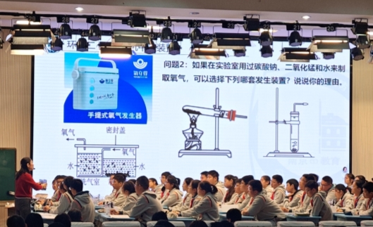 一群人站在台上

AI 生成的内容可能不正确。